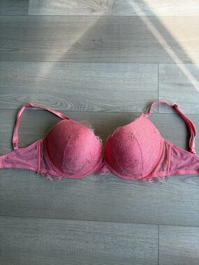 Victoria's Secret Coral Pink Lace Push-Up Bra | 32DDD